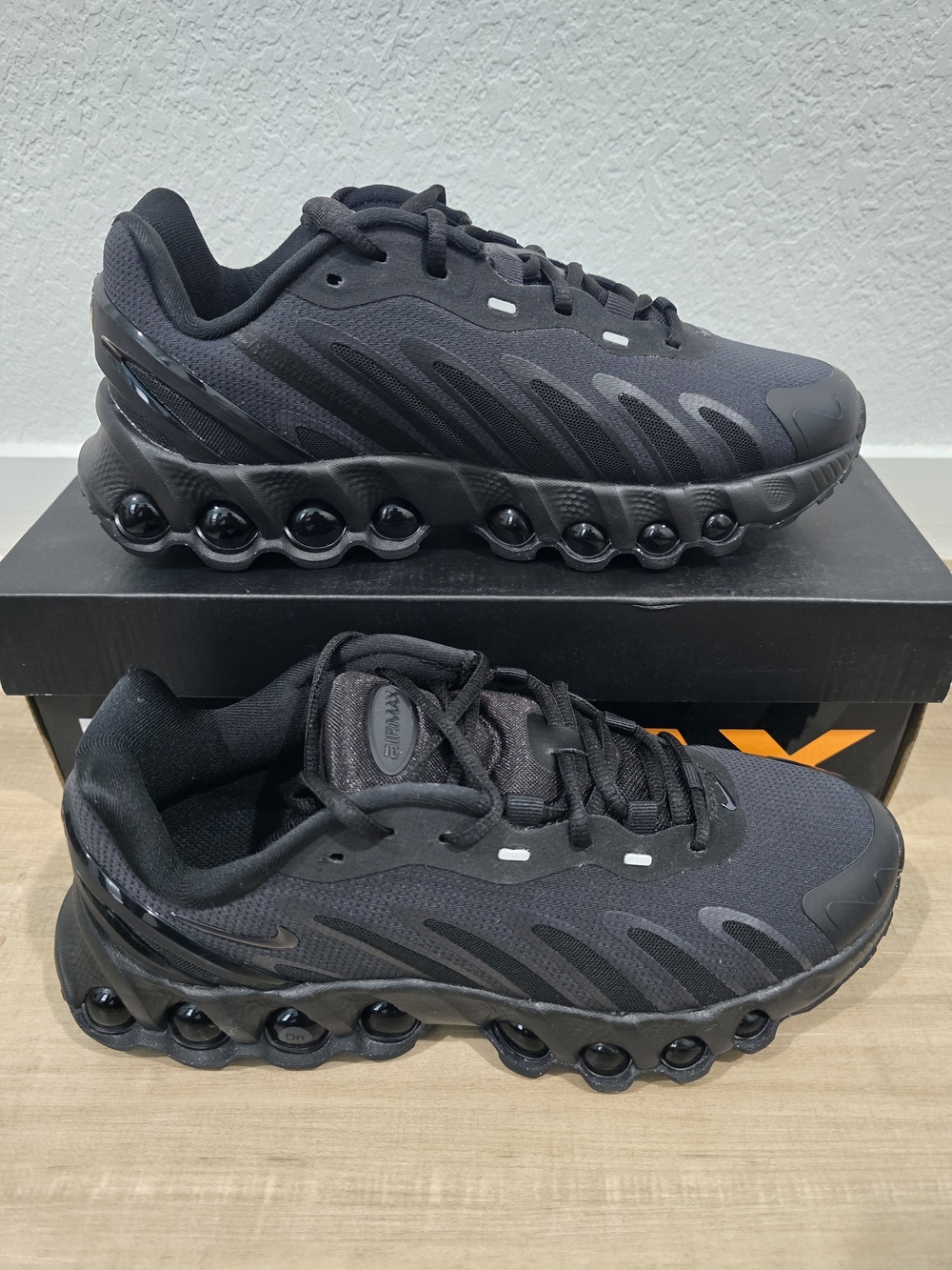 All-Black Air Max Dn8 Athletic Sneakers with Bubble Sole . 5Y